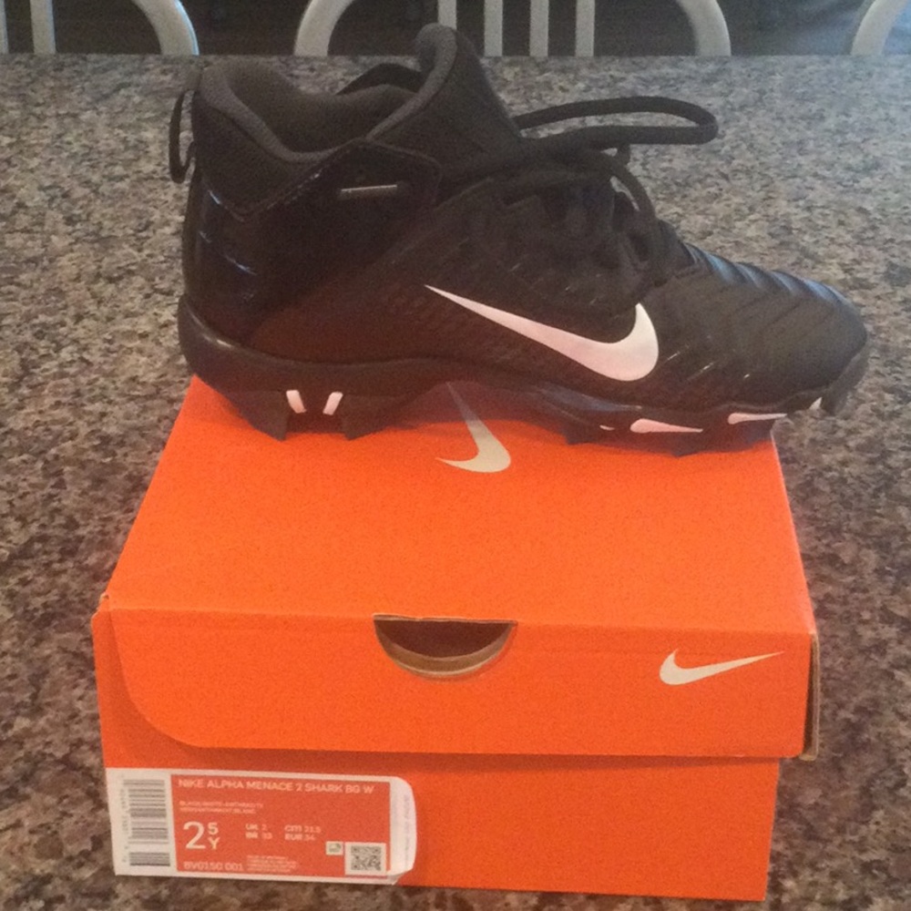 ⚡️NEVER WORN⚡️ BOYS NIKE ALPHA MENACE 2 SHARK BG W size 2.5Y